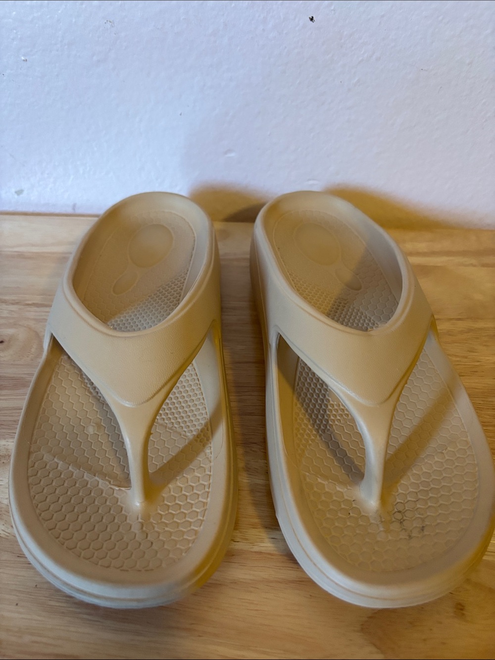 Women's Comfort Beige Flip Flop Sandals, size 6.5